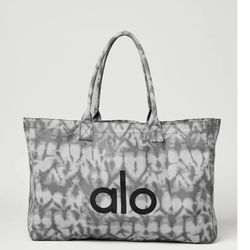Alo Yoga Tote Bag – Gray Tiedye with Black Logo