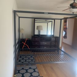 Dresser And Lamp (bed Solded) 