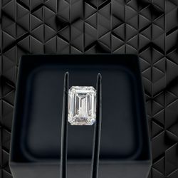 Emerald Shape IGI Certified Lab-Grown Diamond 