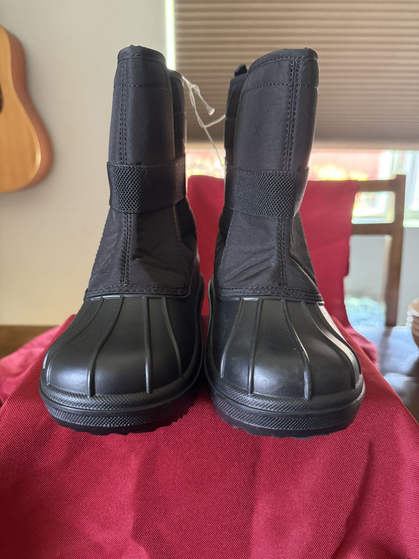 The Children’s Place Black Snow Boots Size 2 Youth