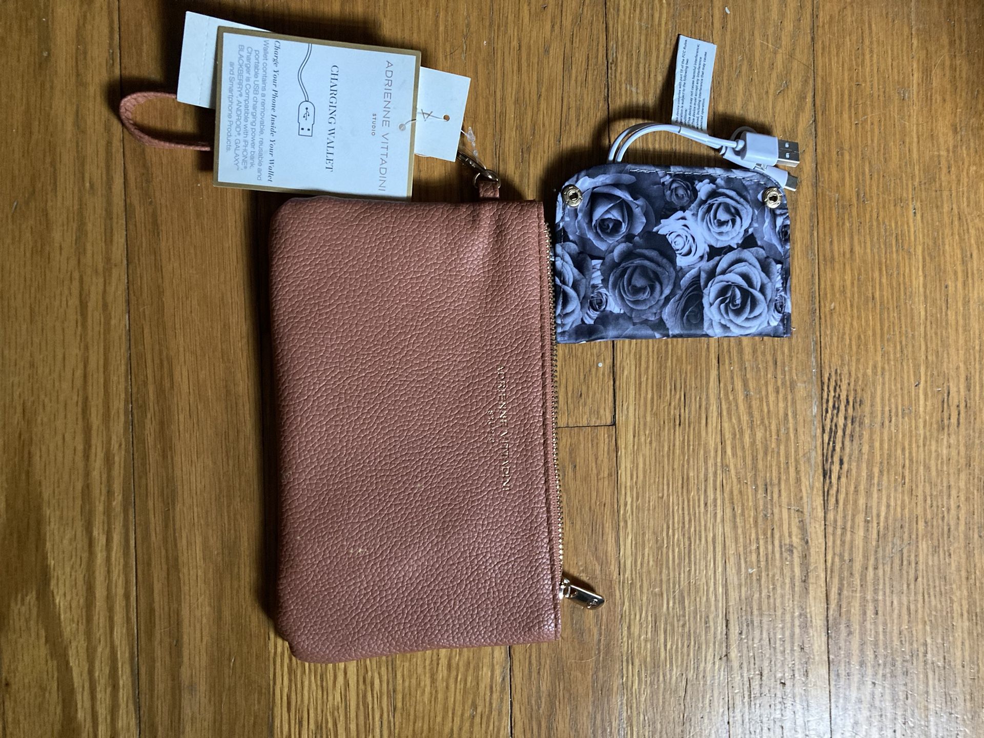 Adrienne Vittadini Charging Wristlet/Wallet