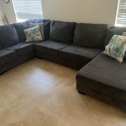 Pick Up Only 🚛 !!Large Gray Sectional Couch 🛋️ 
