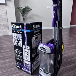 Shark Lift-Away vacuum cleaner 