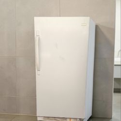 FREEZER... .  UPRIGHT FREEZER LIKE NEW 