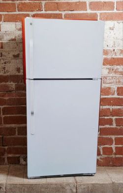 GE REFRIGERATOR FRIDGE EXCELLENT CONDITION AND VERY CLEAN 