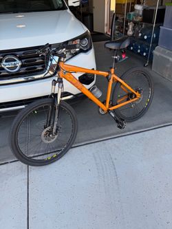 Aluminum frame diamondback, mountain bike, medium size Aluminum frame diamondback, mountain bike, medium size