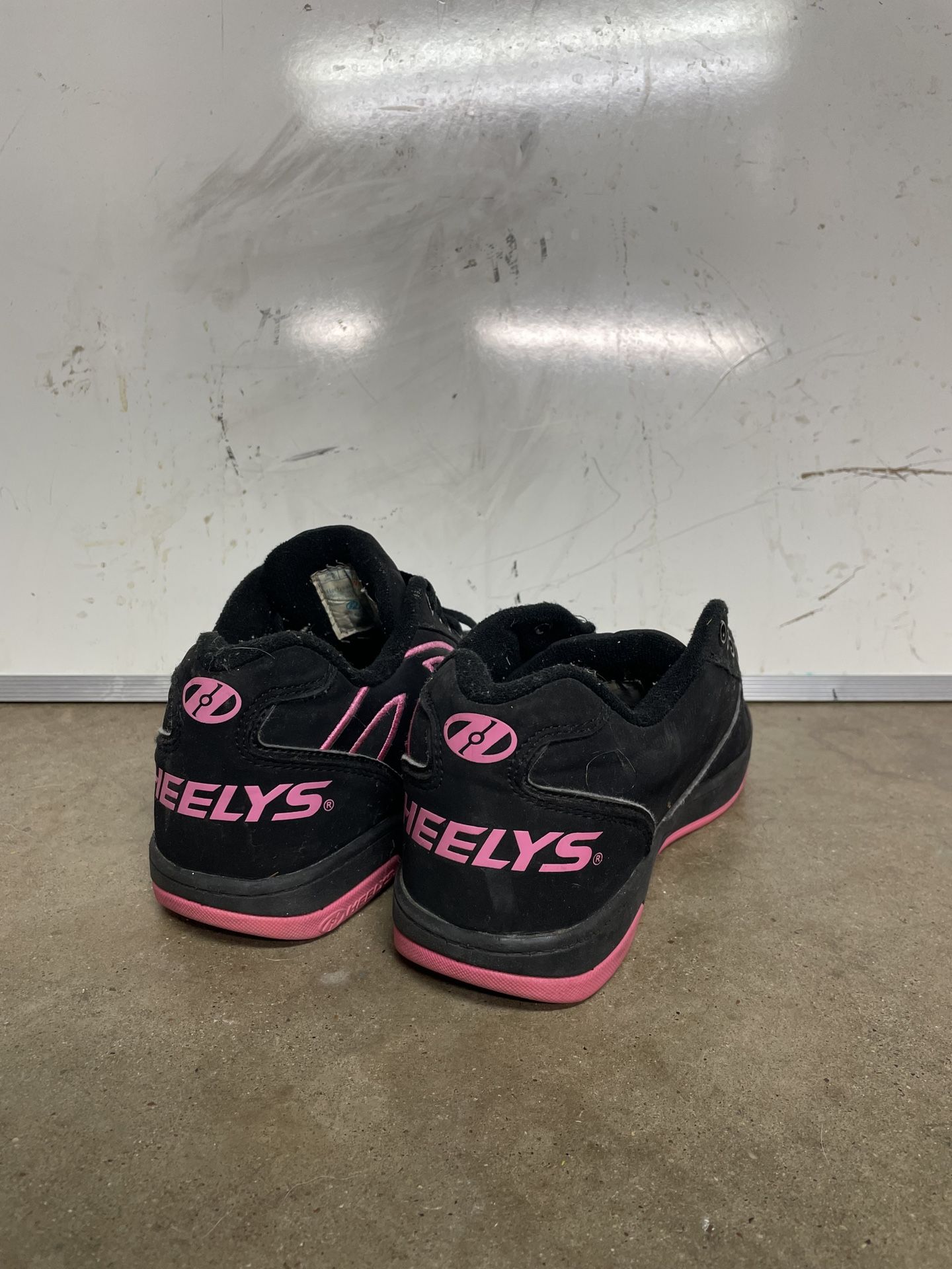 🔥 Heelys Pink & Black Skate Shoes No Wheels – Youth 6 / Women’s 7 – Roll in Style! - No Shoe Laces Super Cool