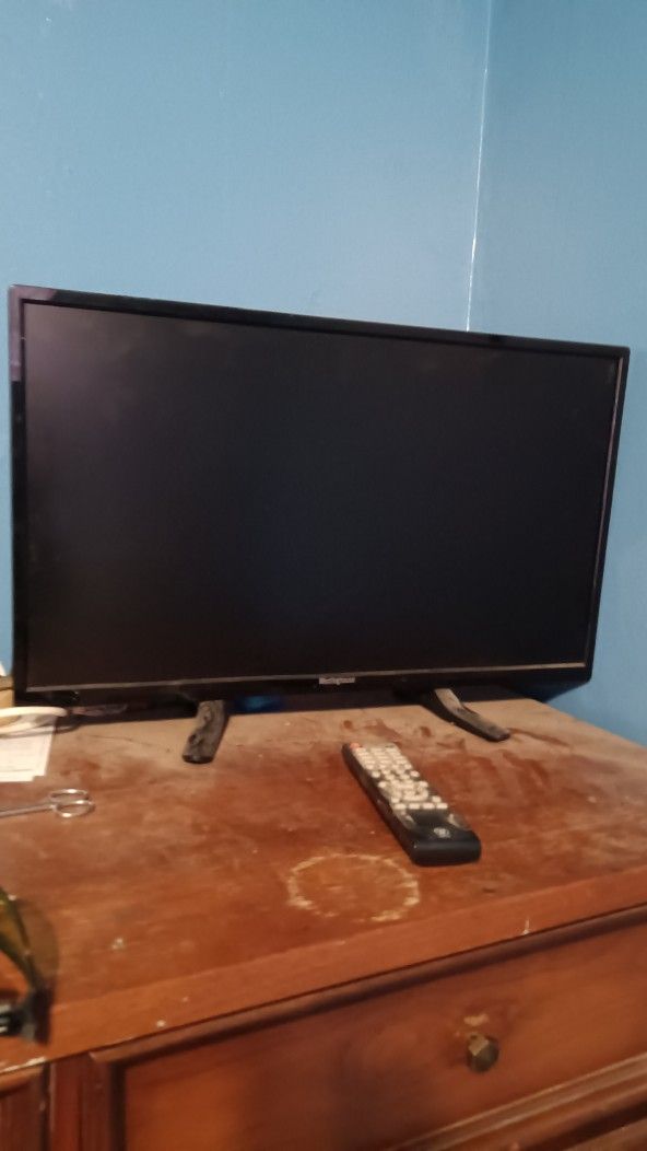 Seminew TV 18"