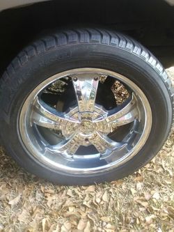 4 U2 20 in wheels and tires, only 1 center cap , great rubber was on 97 cherokee or explorer but has universal lug pattern