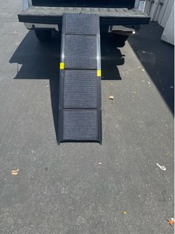 $20 / indoor outdoor dog ramp / heavy duty 150 pound capacity / easy folds
