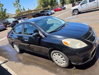 2013 Nissan Versa SV 4 door 4cyl 1.6L