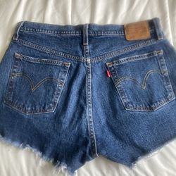 Woman’s Levi 501 Jean Shorts