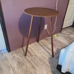 Round Accent Table 