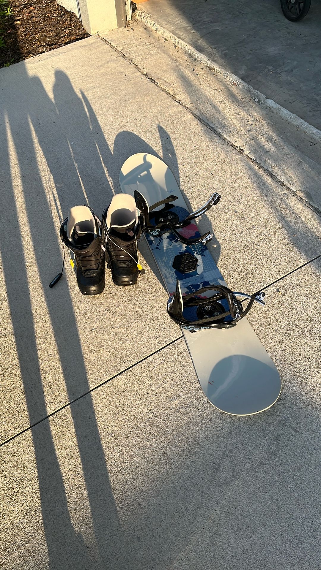 Women’s Snowboard With Boots