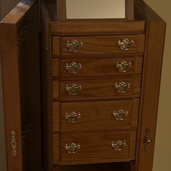 Jewelry Chest With Mirror 