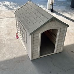 Dog House For sale 
