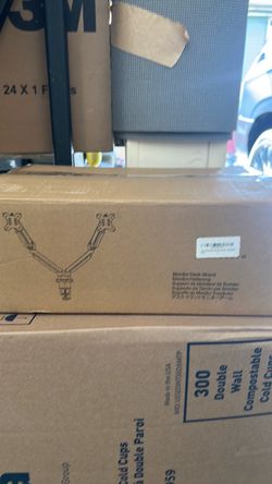 Dual monitor ￼desk mount
