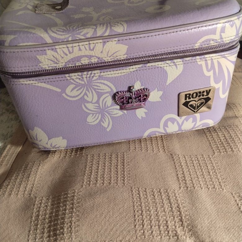 Vintage Roxy Makeup Luggage Tote for Sale in Winston salem NC OfferUp