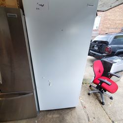 FRigidaire freezer 21 cúbico white..new open box..$799