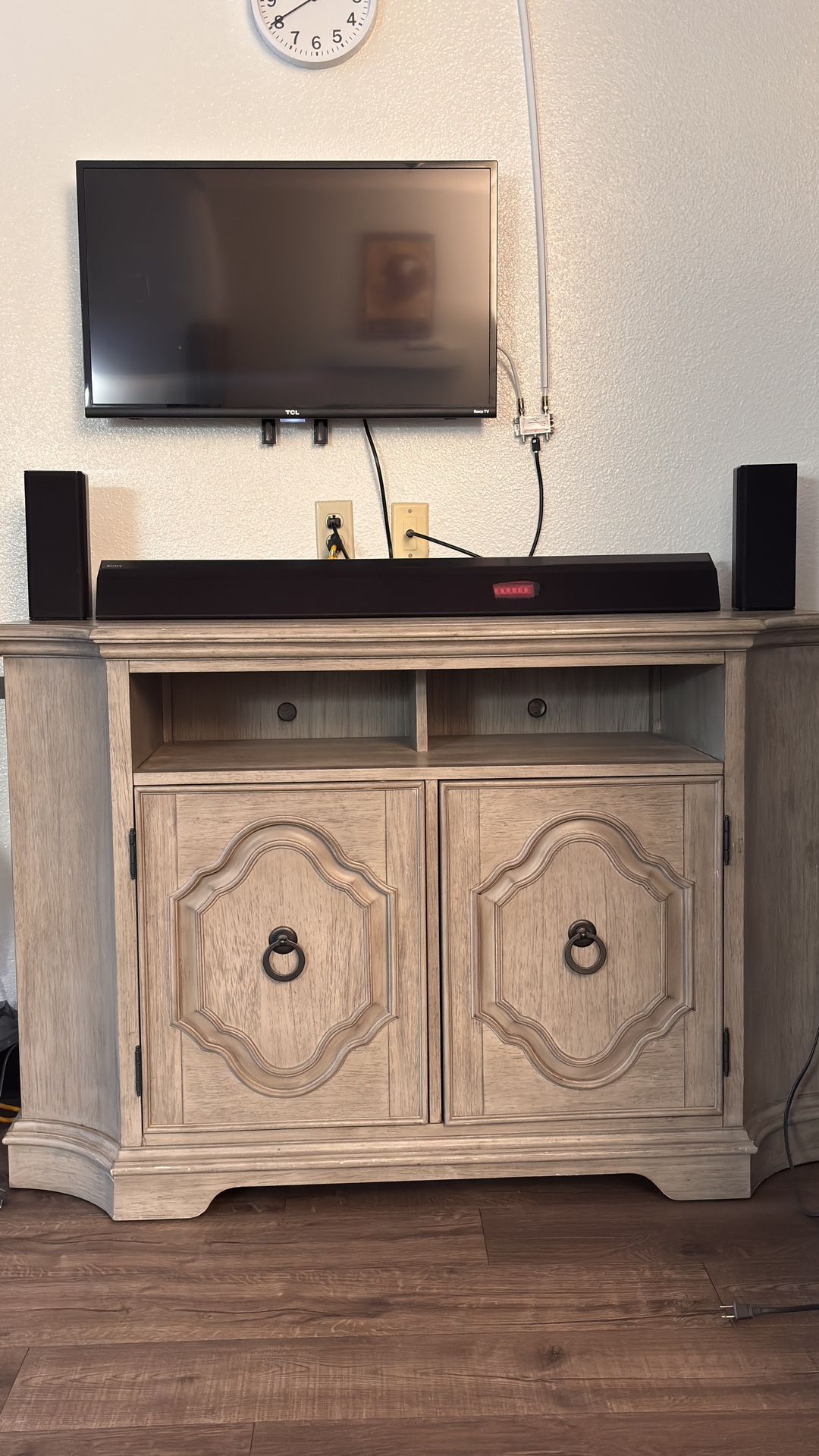Riverside Furniture, Corinne Media Chest, Acacia, Width 55 inch(es) Height 36 inch(es) Depth 19 inch(es) No Drawers