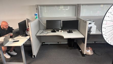 Free office desks / cubicles