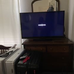 Insignia 39” LED TV