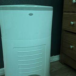 Dekor diaper pail 