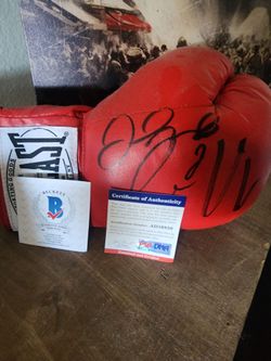 Signed boxing glove memorabilia
