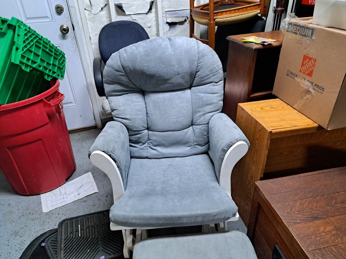 Glider Chair w/Foot Rest