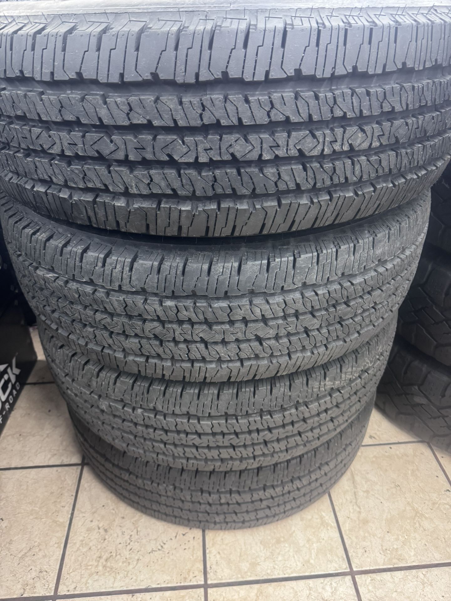 Lt 275/70/18 The Set Firestone
