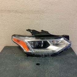 2018 2019 2020 CHEVY TRAVERSE HID RIGHT HEADLIGHT 
