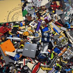 LEGO 40lbs BULK PARTS LOT City MINIFIGURE Marvel Avengers Bionicle
