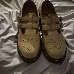 Dr Marten Oxfords Cream Sz 6 New