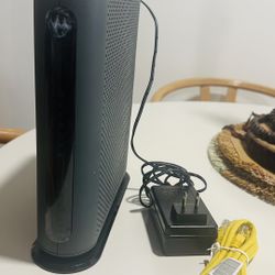 Cable Modem Plus Motorola AC1900 Router 