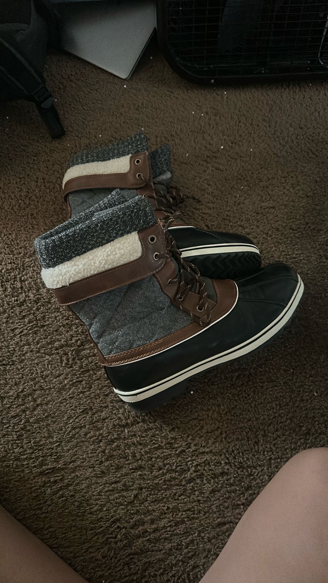 Snow Boots! size 6 Woman (Perfect For Keeping The Cold Away!)