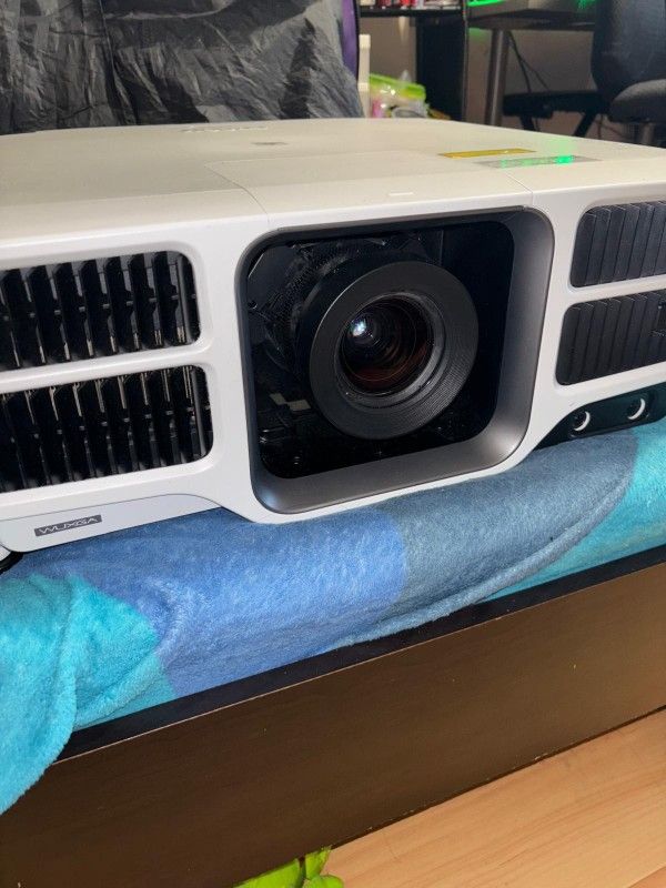 Epson PRO L1300U 4K LARGE VENUE PROJECTOR 8K LUMENS