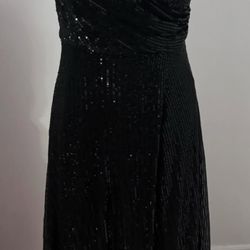 Very elegant dress, size M, in beautiful shine