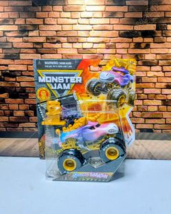 2026 Monster Jam Truck Gold Trophy SPARKLE SMASH