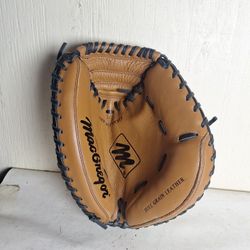 Catchers mitt, 33.5"
