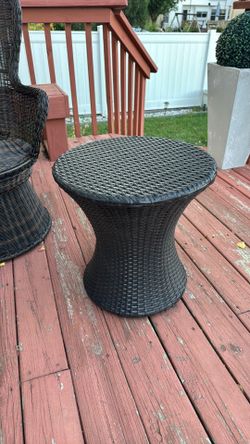 19 in. Brown Outdoor All Weather Hourglass Table, Rattan Wicker Side Table End Table for Pool, Patio (No Glass Top)