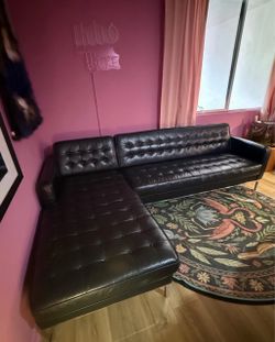 Black Tufted Sectional Sofa with Chaise – Modern Design