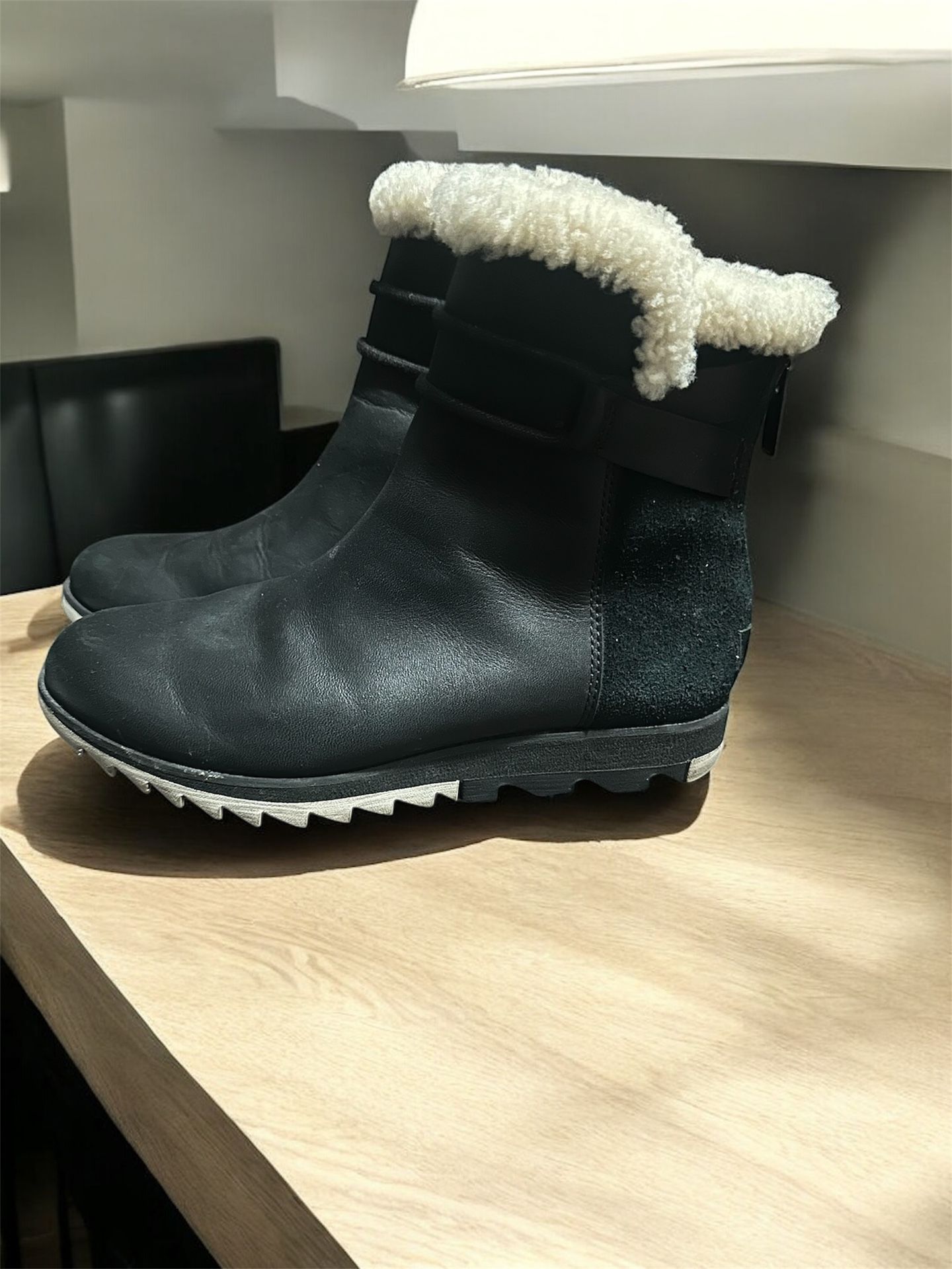 Sorel Harlow Sherpa Women’s Boots Size 6