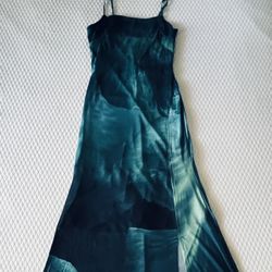 Fitting Dress With Slit 