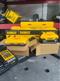 Dewalt 20V MAX Lithium-Ion Starter Kit with 4.0 Ah and 5.0 Ah Batteries and Charger
