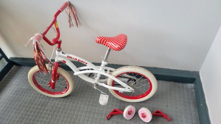 Hello kitty with optional training wheels