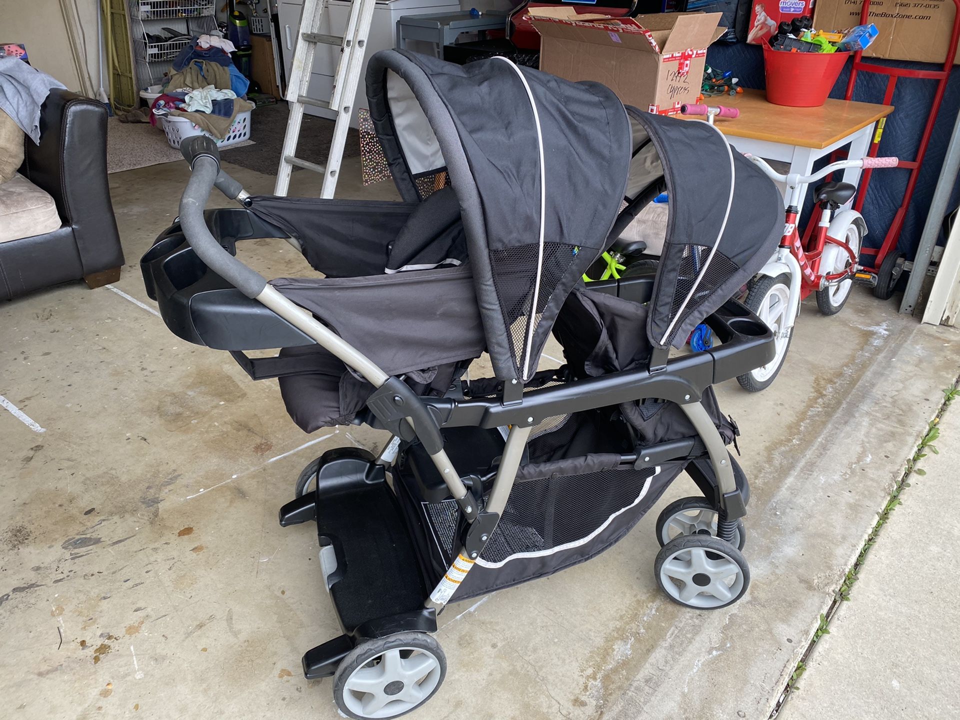 Graco double stroller perfect condition really clean almost brand new