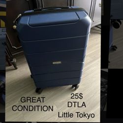 MEDIUM SIZE LUGGAGE GREAT CONDITION , INSIDE IS CLEAN / Swivel Wheels / you can add a small lock on zippers if you'd like, WORKS GREAT !