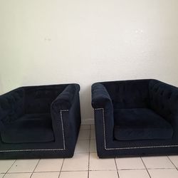 Priced to Sell Moving Sale!🔥 Set of 2 Navy Blue Velvet Accent Chairs – Modern Tufted with Nailhead Trim