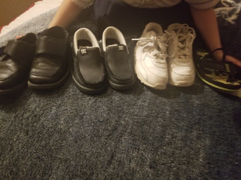 Boys shoes
