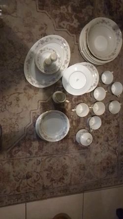 Fine China Dinnerware Set with Floral Pattern
